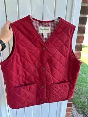 Eddie Bauer Woman’s L Red Plaid Quilted Puffer Vest Lining Pockets Snap